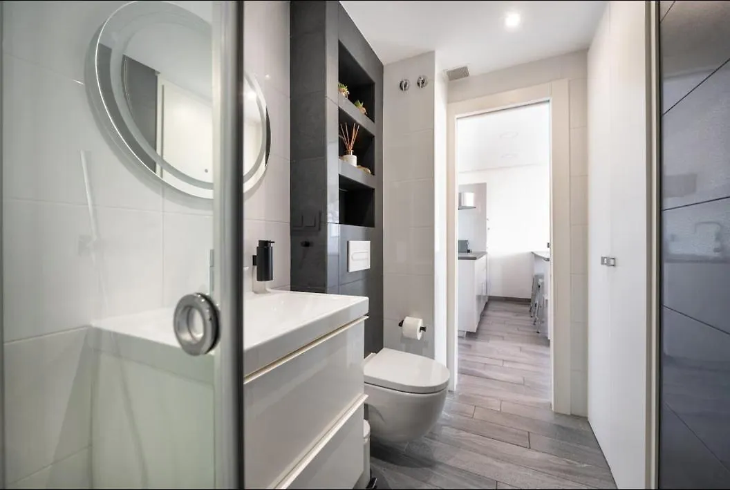 The Black&White Apartment Torremolinos 0*,