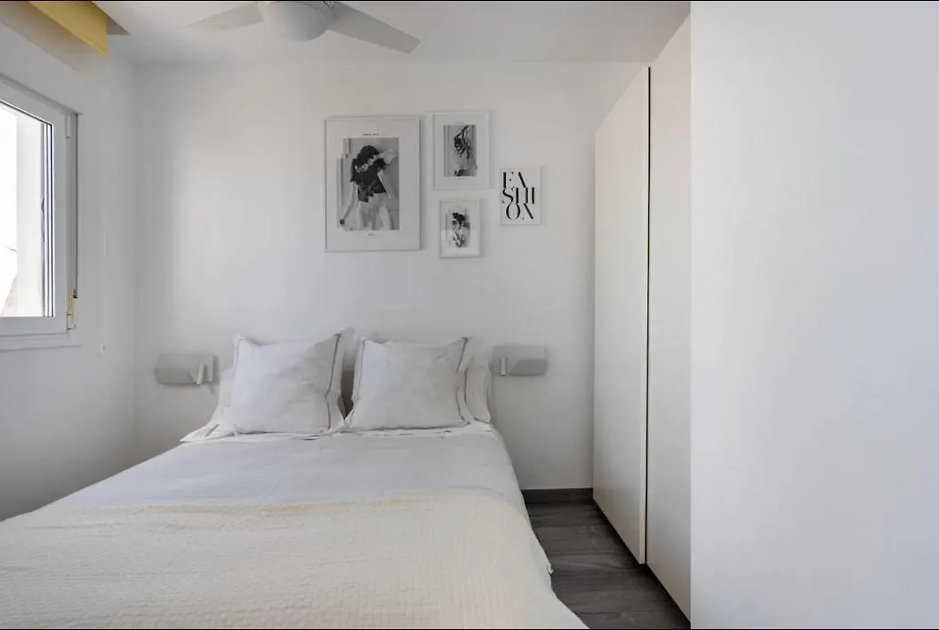 The Black&White Apartment توريمولينوس 0*,  إسبانيا